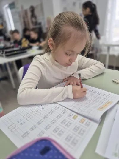 Vacanța de iarnă la PlusKids: lecții, bulgăreală și râsete — fotografie 9