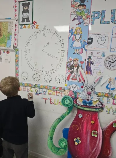 A day in Wonderland: Alice, the White Rabbit and telling the time — photo 6