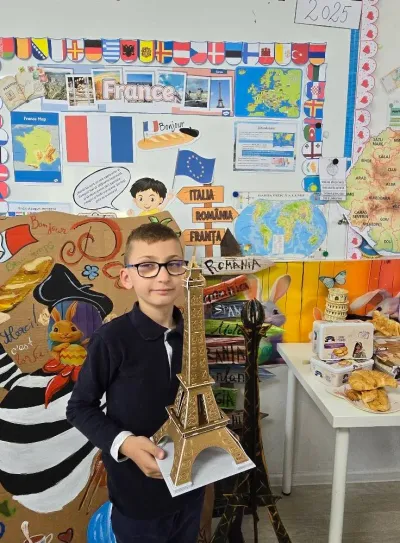 Bonjour, France! A day with the Eiffel Tower and French art — photo 16