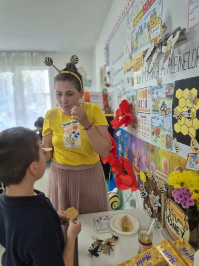 Ziua Albinelor: miere, fagure și o lecție despre polenizare — fotografie 9