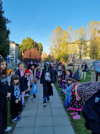 The Halloween party: a costume parade, games and a piñata — photo 2