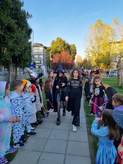 The Halloween party: a costume parade, games and a piñata — photo 6