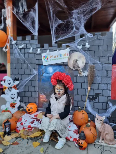 The Halloween party: a costume parade, games and a piñata — photo 8