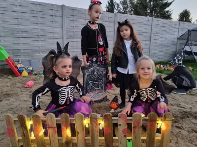 The Halloween party: a costume parade, games and a piñata — photo 14
