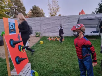 The Halloween party: a costume parade, games and a piñata — photo 15