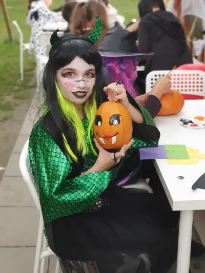 The Halloween party: a costume parade, games and a piñata — photo 18