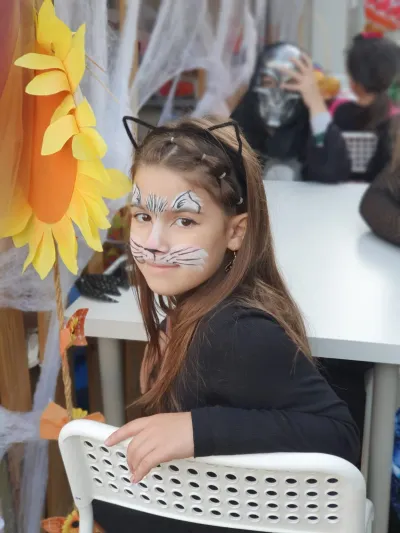 The Halloween party: a costume parade, games and a piñata — photo 20
