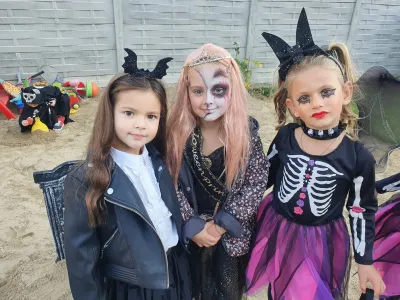 The Halloween party: a costume parade, games and a piñata — photo 23