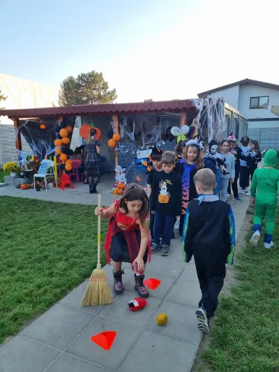 The Halloween party: a costume parade, games and a piñata — photo 27