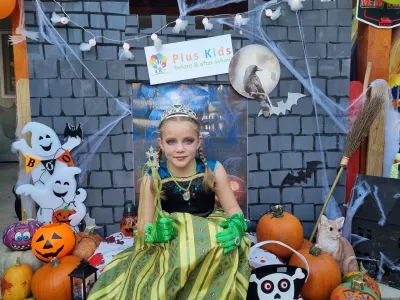 The Halloween party: a costume parade, games and a piñata — photo 28