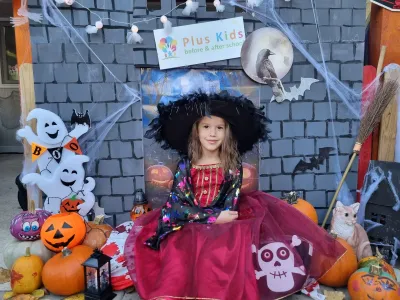 The Halloween party: a costume parade, games and a piñata — photo 30