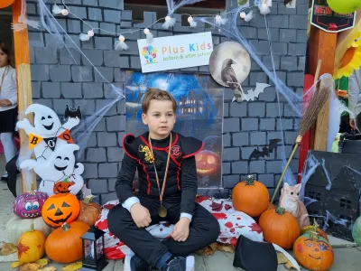 The Halloween party: a costume parade, games and a piñata — photo 35