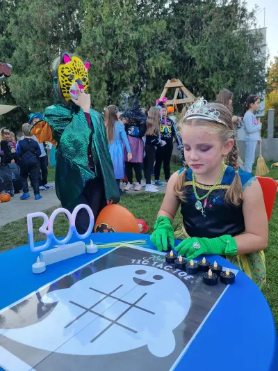 The Halloween party: a costume parade, games and a piñata — photo 37