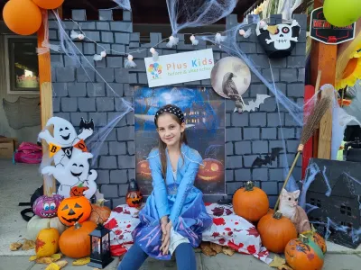 The Halloween party: a costume parade, games and a piñata — photo 38
