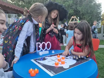 The Halloween party: a costume parade, games and a piñata — photo 40