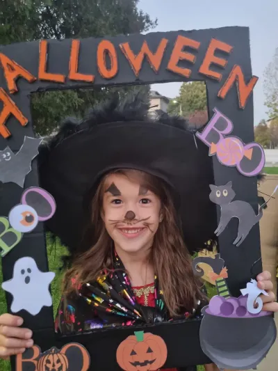 The Halloween party: a costume parade, games and a piñata — photo 44