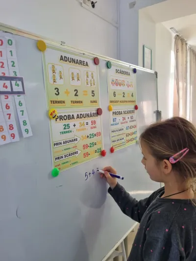 Am început pregătirea suplimentară gratuită la română și matematică — fotografie 1