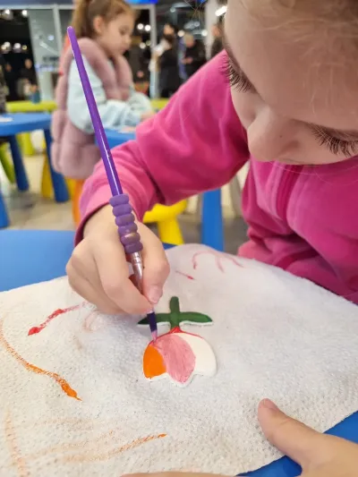 Atelier de mărțișor la Auchan Titan, cu peste 250 de copii — fotografie 10