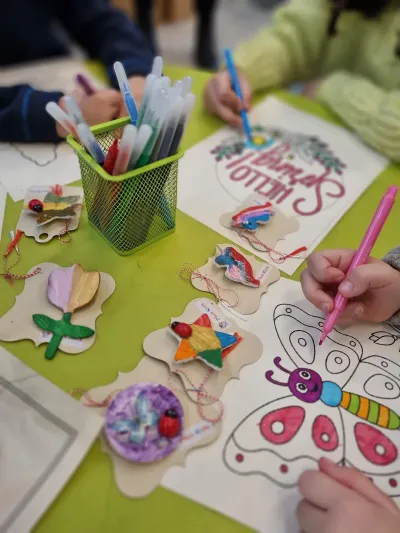 Atelier de mărțișor la Auchan Titan, cu peste 250 de copii — fotografie 12