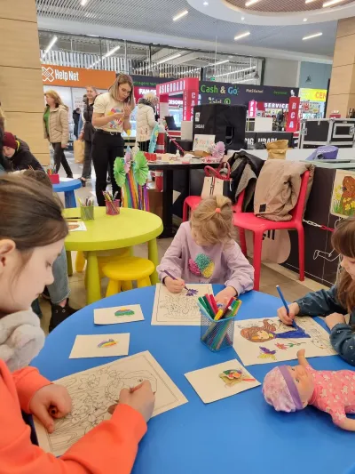Atelier de mărțișor la Auchan Titan, cu peste 250 de copii — fotografie 15