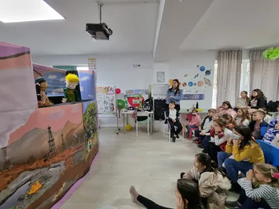 Mărțișoare făcute de copii, vândute la târg pentru un spectacol de teatru — fotografie 4