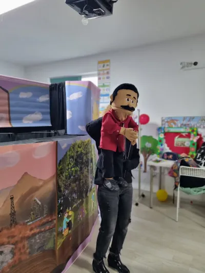 Mărțișoare făcute de copii, vândute la târg pentru un spectacol de teatru — fotografie 12