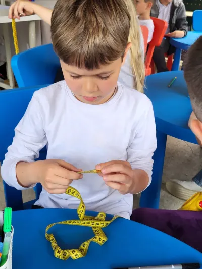 Units of measurement, learned with a ruler and a scale in hand — photo 15