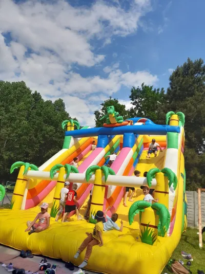 Ziua Copiilor la PlusKids: limonadă, tobogan gonflabil și dans — fotografie 1