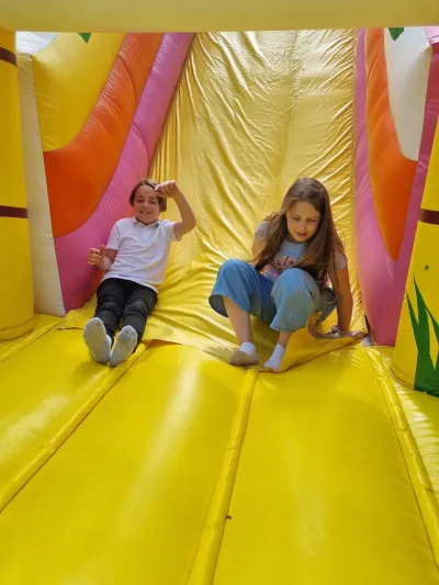 Ziua Copiilor la PlusKids: limonadă, tobogan gonflabil și dans — fotografie 10