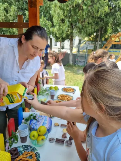 Ziua Copiilor la PlusKids: limonadă, tobogan gonflabil și dans — fotografie 12