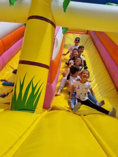 Ziua Copiilor la PlusKids: limonadă, tobogan gonflabil și dans — fotografie 19