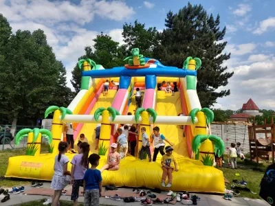 Ziua Copiilor la PlusKids: limonadă, tobogan gonflabil și dans — fotografie 21