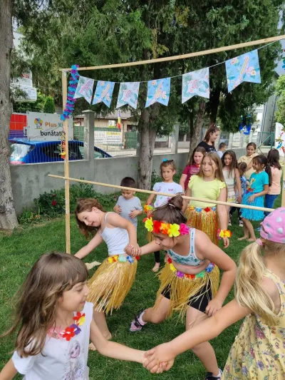 A început Școala de Vară, cu unsprezece săptămâni tematice — fotografie 17