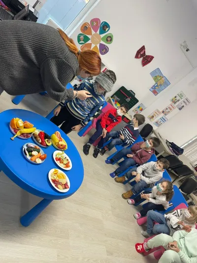 Săptămâna alimentației sănătoase: salată de fructe și degustare pe nevăzute — fotografie 12