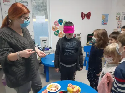 Săptămâna alimentației sănătoase: salată de fructe și degustare pe nevăzute — fotografie 14