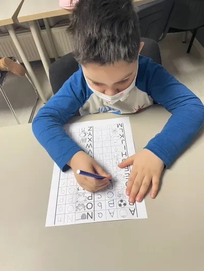 Cei mai mici cursanți învață engleza prin joc — fotografie 3