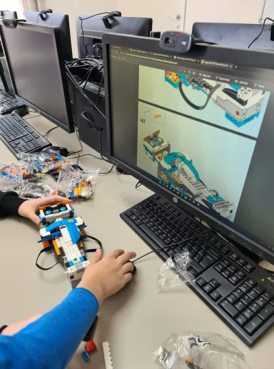 Meet Vernie, the Robot: robotică la cursul de programare — fotografie 3