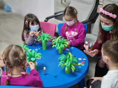 Vine, vine primăvara: atelier de mărțișoare și flori pentru mama — fotografie 3