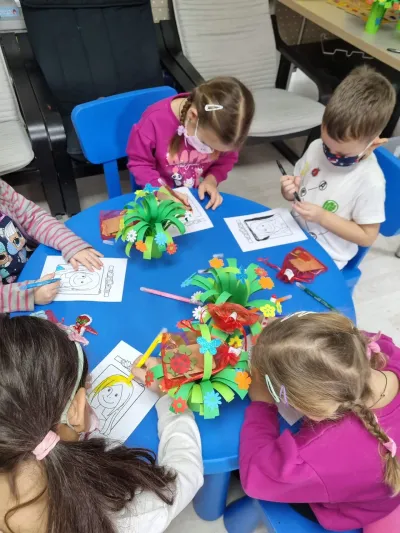 Vine, vine primăvara: atelier de mărțișoare și flori pentru mama — fotografie 5