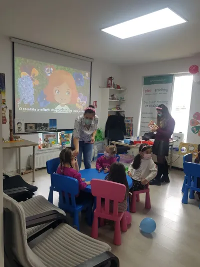 Vine, vine primăvara: atelier de mărțișoare și flori pentru mama — fotografie 13