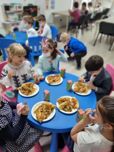 8 March at PlusKids: poems, songs and pizza bought with the fair's takings — photo 6