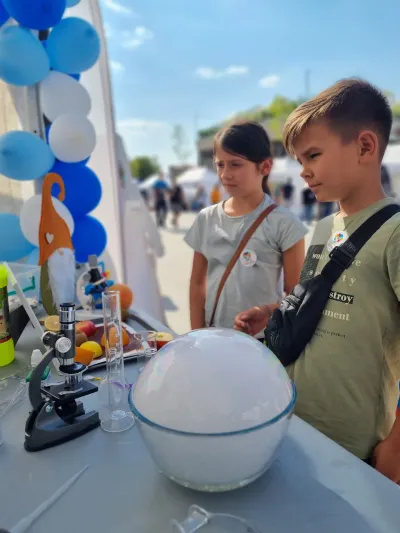 Noaptea Cercetătorilor: gheață carbonică, roboți și pictură pe lut — fotografie 4