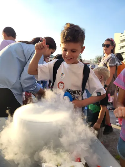 Noaptea Cercetătorilor: gheață carbonică, roboți și pictură pe lut — fotografie 39