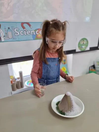 An experiment Sunday: erupting volcanoes and rainbows — photo 1