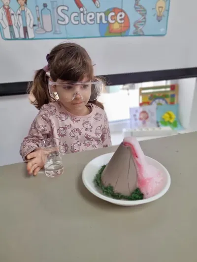 An experiment Sunday: erupting volcanoes and rainbows — photo 2