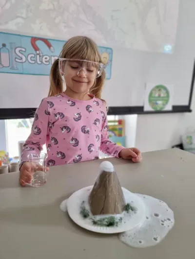 An experiment Sunday: erupting volcanoes and rainbows — photo 3