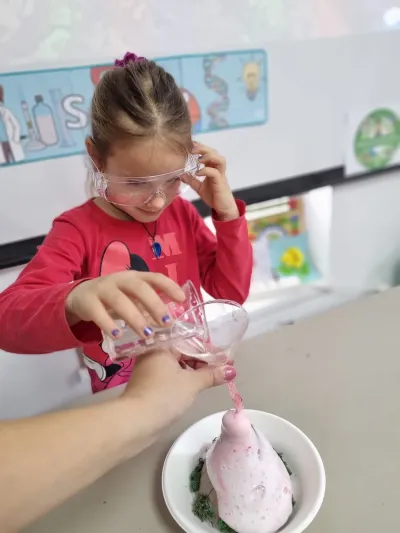 An experiment Sunday: erupting volcanoes and rainbows — photo 14