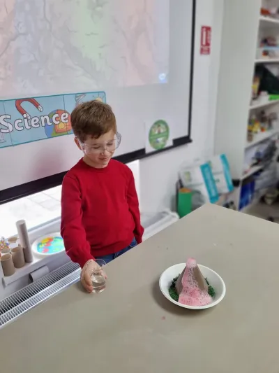 An experiment Sunday: erupting volcanoes and rainbows — photo 23