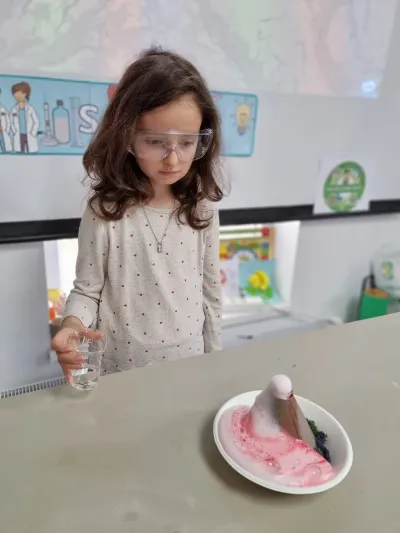 An experiment Sunday: erupting volcanoes and rainbows — photo 25