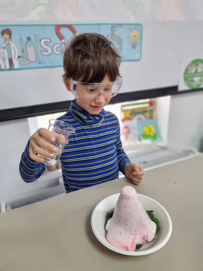 An experiment Sunday: erupting volcanoes and rainbows — photo 26